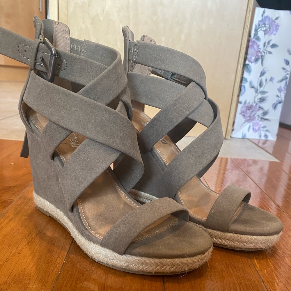 BRASH Taupe/Khaki Straw Wedges